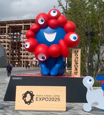 写真:ミャクミャク