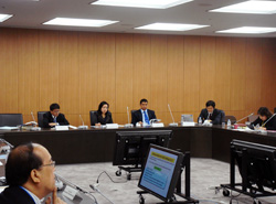 写真(証券監視委、研修生とのパネルディスカッション)