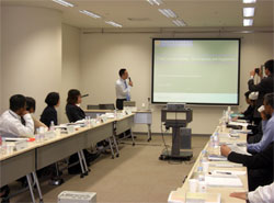 写真(研修生による講義)