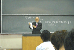 写真1(法政大学における講義について)